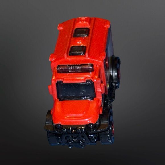 Matchbox 4x4 Scrambulance Red 1:64 Scale Diecast Rescue Vehicle - Picture 3 of 8